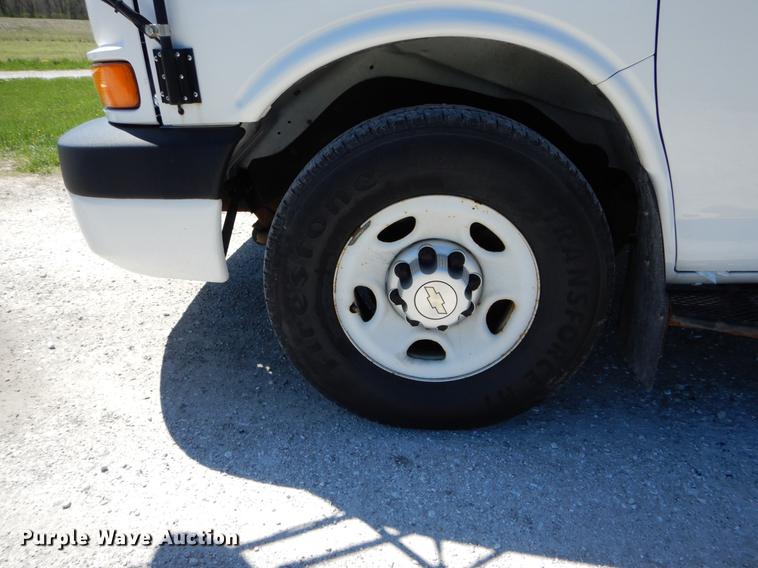 image for item DE8297 2010 Chevrolet Express G3500 school bus