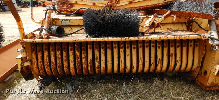 image for item DE8309 Ford 710 leaf loader