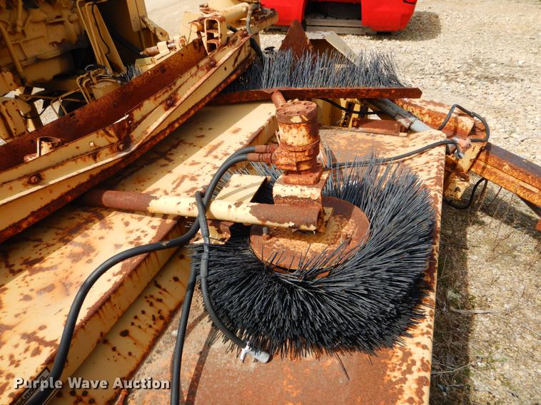 image for item DE8309 Ford 710 leaf loader