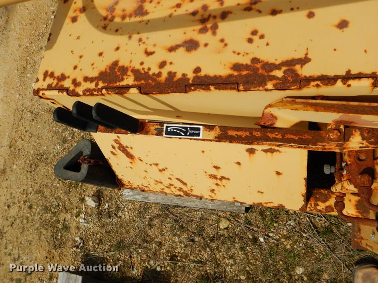 image for item DE8309 Ford 710 leaf loader