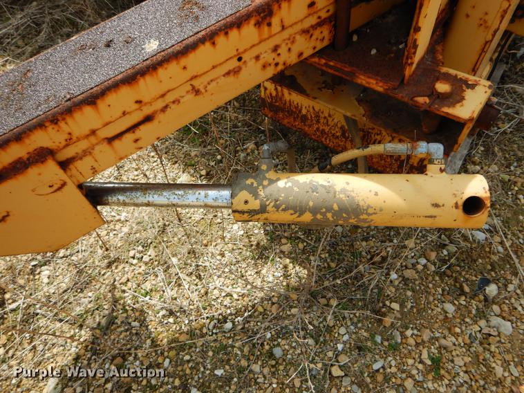 image for item DE8309 Ford 710 leaf loader