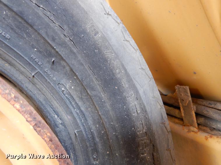 image for item DE8309 Ford 710 leaf loader