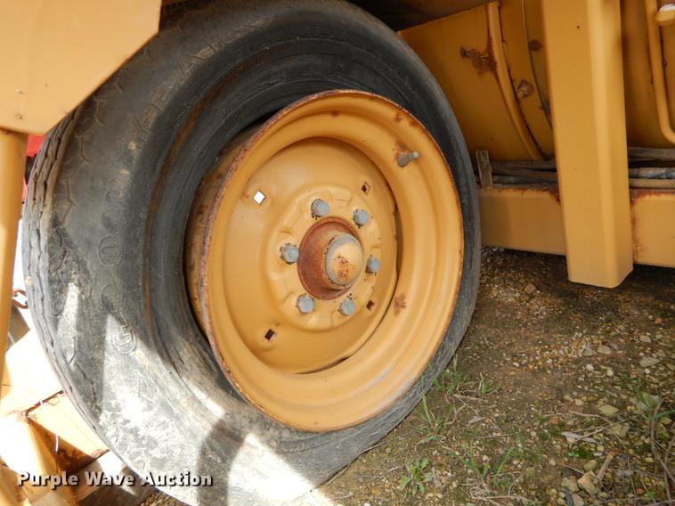 image for item DE8309 Ford 710 leaf loader