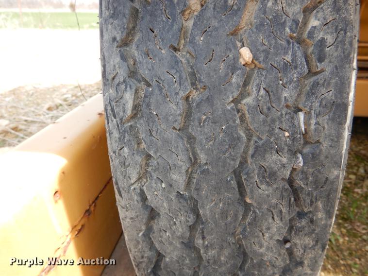 image for item DE8309 Ford 710 leaf loader