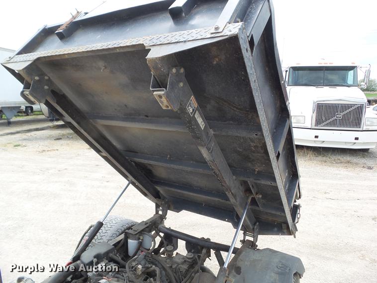 image for item DF0750 1996 Toro Workman 3200 utility vehcicle