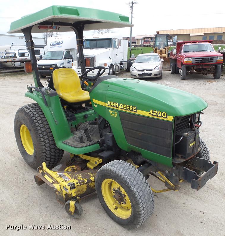image for item DF0751 2000 John Deere 4200 tractor