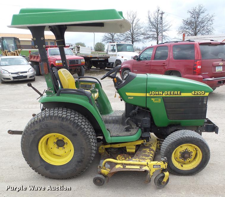 image for item DF0751 2000 John Deere 4200 tractor