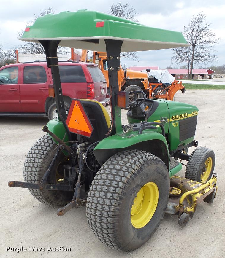 image for item DF0751 2000 John Deere 4200 tractor