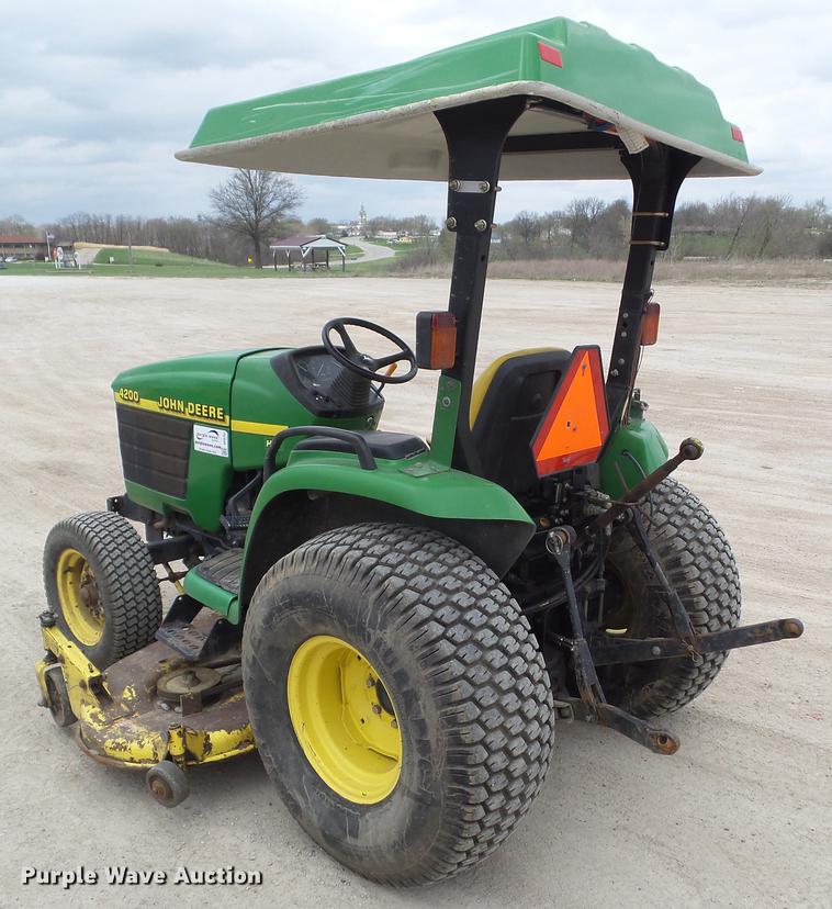 image for item DF0751 2000 John Deere 4200 tractor