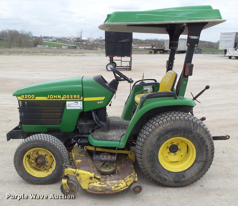 image for item DF0751 2000 John Deere 4200 tractor