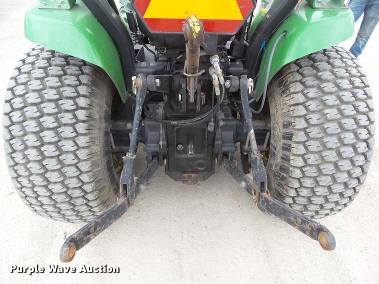 image for item DF0751 2000 John Deere 4200 tractor