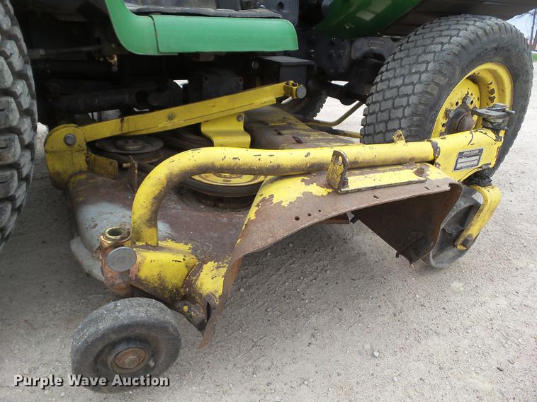 image for item DF0751 2000 John Deere 4200 tractor