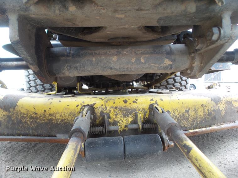 image for item DF0751 2000 John Deere 4200 tractor