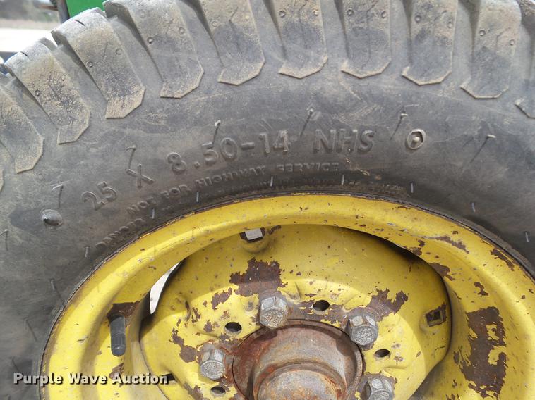 image for item DF0751 2000 John Deere 4200 tractor