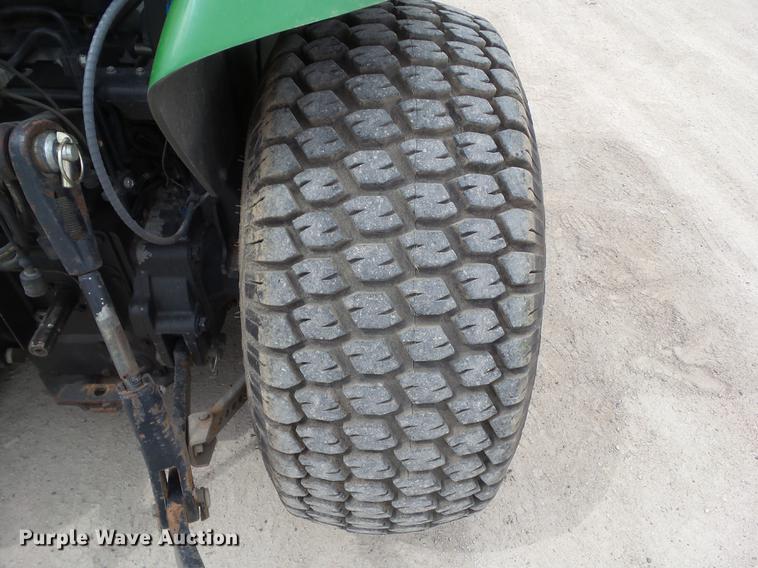 image for item DF0751 2000 John Deere 4200 tractor