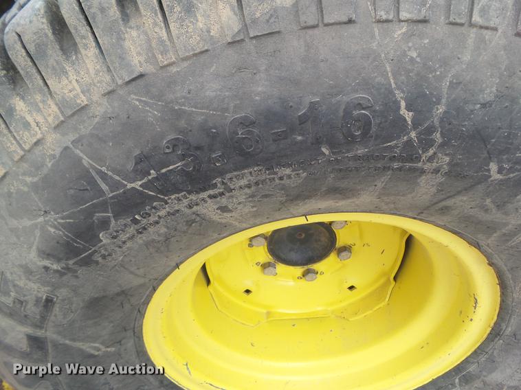 image for item DF0751 2000 John Deere 4200 tractor