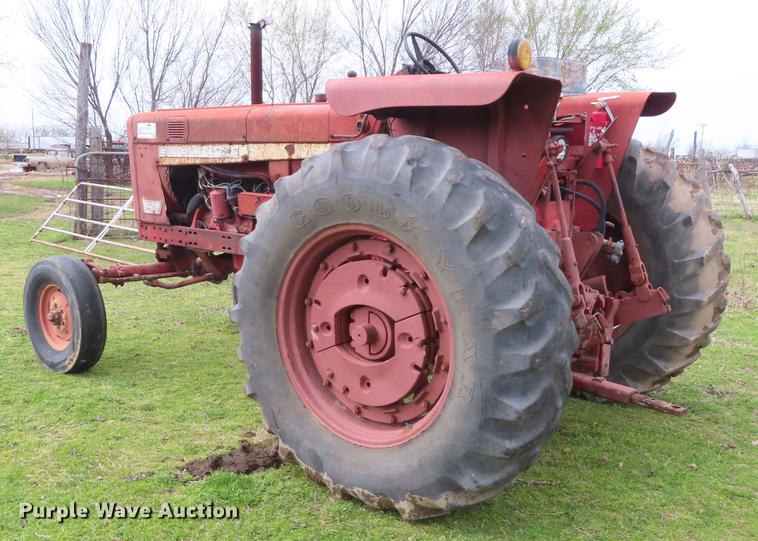 image for item DF1349 Farmall  706 tractor