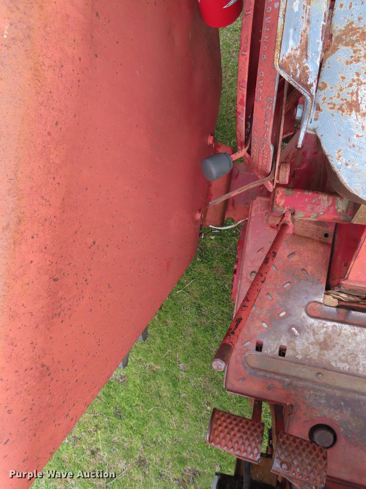 image for item DF1349 Farmall  706 tractor