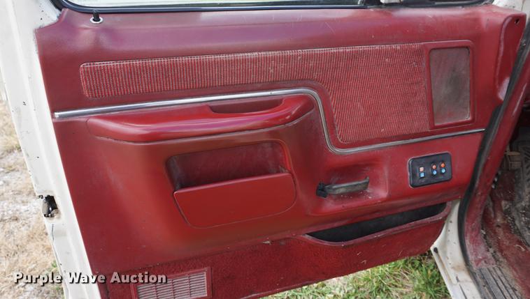 image for item DF1570 1991 Ford F250 SuperCab pickup truck