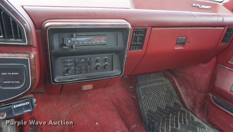 image for item DF1570 1991 Ford F250 SuperCab pickup truck