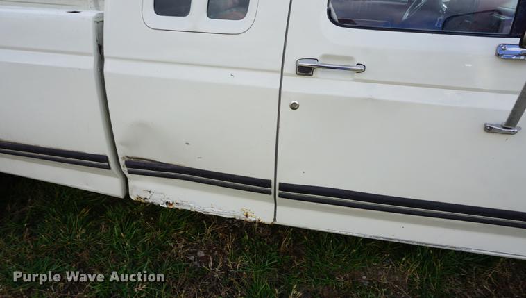 image for item DF1570 1991 Ford F250 SuperCab pickup truck