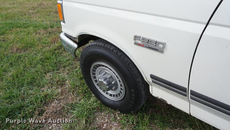 image for item DF1570 1991 Ford F250 SuperCab pickup truck