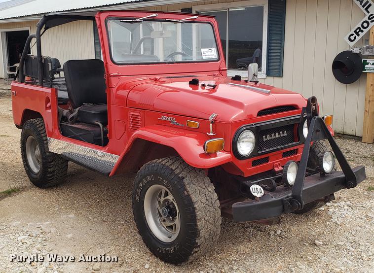 image for item DF3414 1971 Toyota Land Cruiser SUV