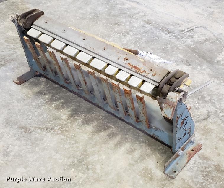 Cleat bender in Cleveland, MO Item DF3418 sold Purple Wave