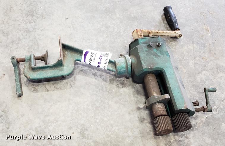 image for item DF3420 Duct work crimper