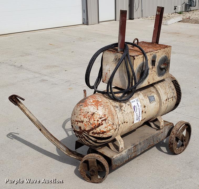 image for item DF3427 Lincoln welder