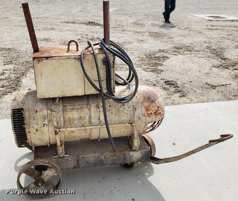 image for item DF3427 Lincoln welder