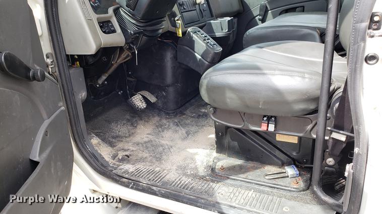 image for item DF3429 2012 International DuraStar 4300 box truck