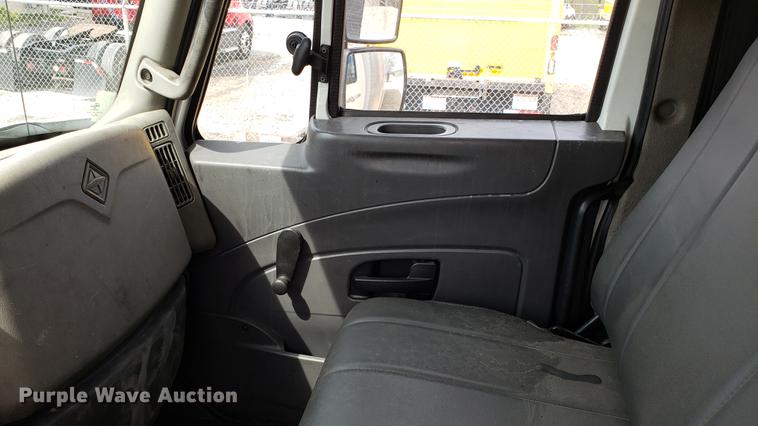 image for item DF3429 2012 International DuraStar 4300 box truck