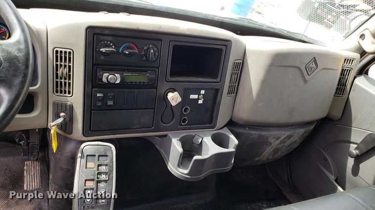 image for item DF3429 2012 International DuraStar 4300 box truck