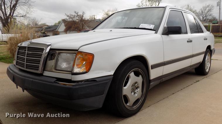 image for item DF4411 1989 Mercedes Benz 260E