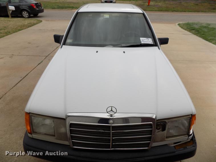 image for item DF4411 1989 Mercedes Benz 260E