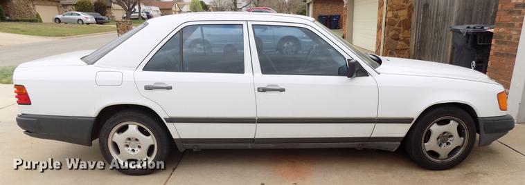 image for item DF4411 1989 Mercedes Benz 260E