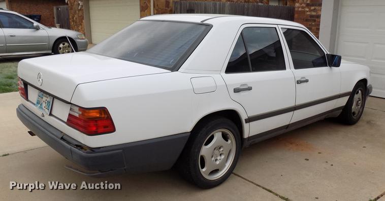 image for item DF4411 1989 Mercedes Benz 260E