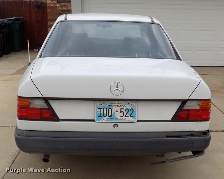 image for item DF4411 1989 Mercedes Benz 260E
