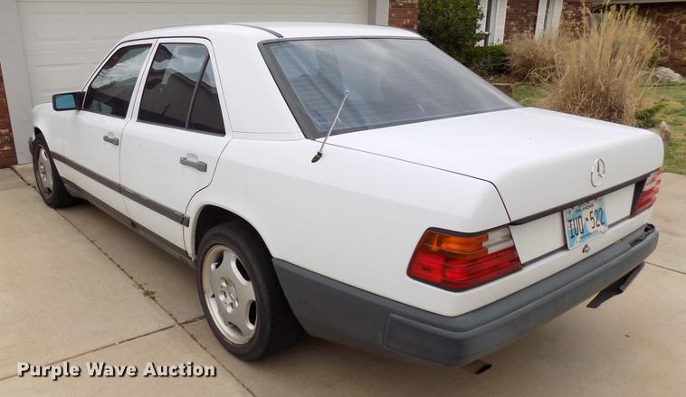 image for item DF4411 1989 Mercedes Benz 260E