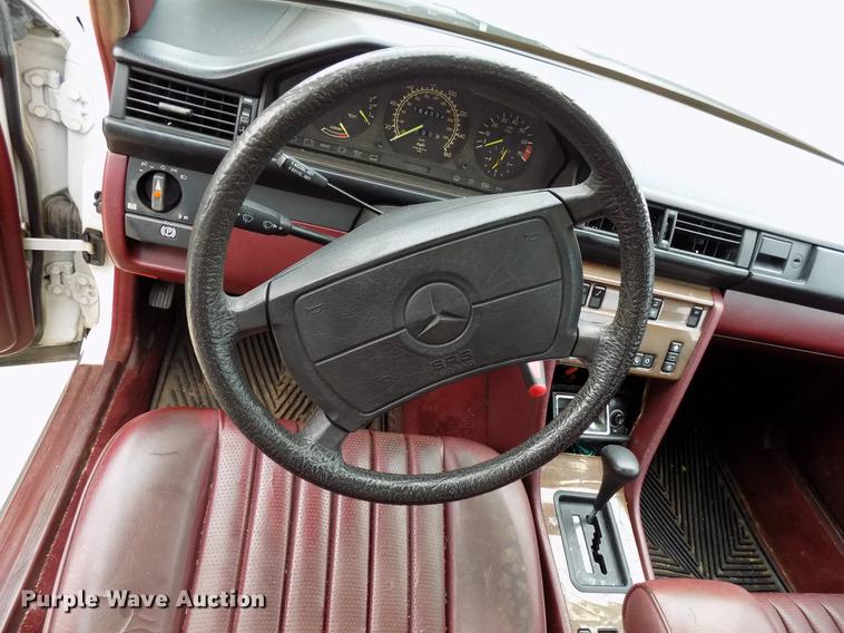 image for item DF4411 1989 Mercedes Benz 260E