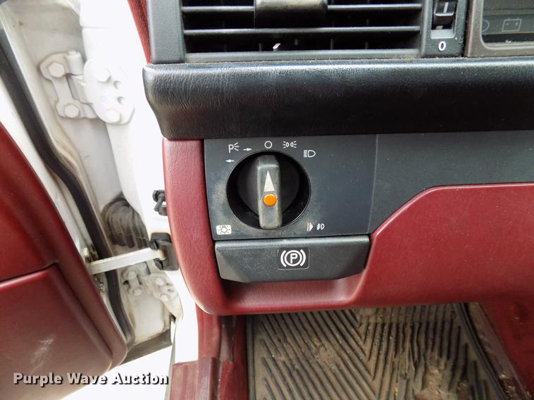 image for item DF4411 1989 Mercedes Benz 260E