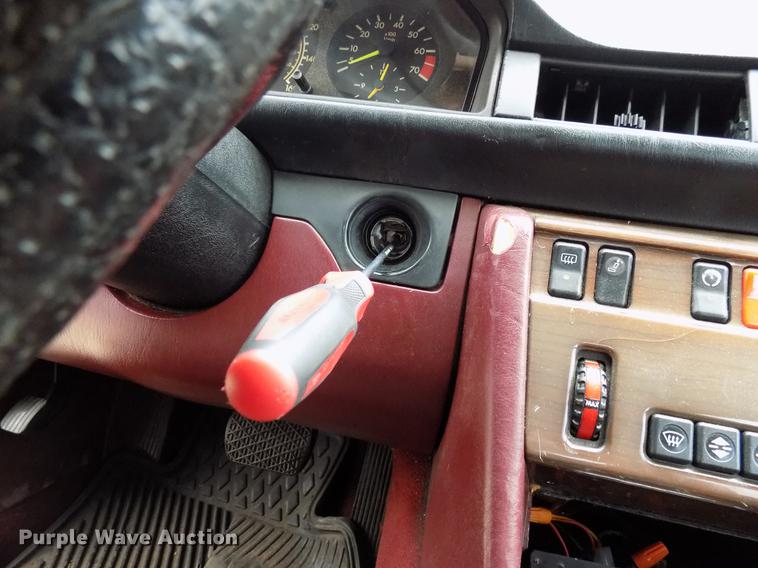 image for item DF4411 1989 Mercedes Benz 260E