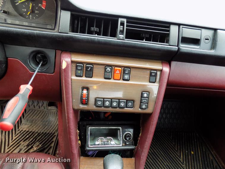 image for item DF4411 1989 Mercedes Benz 260E