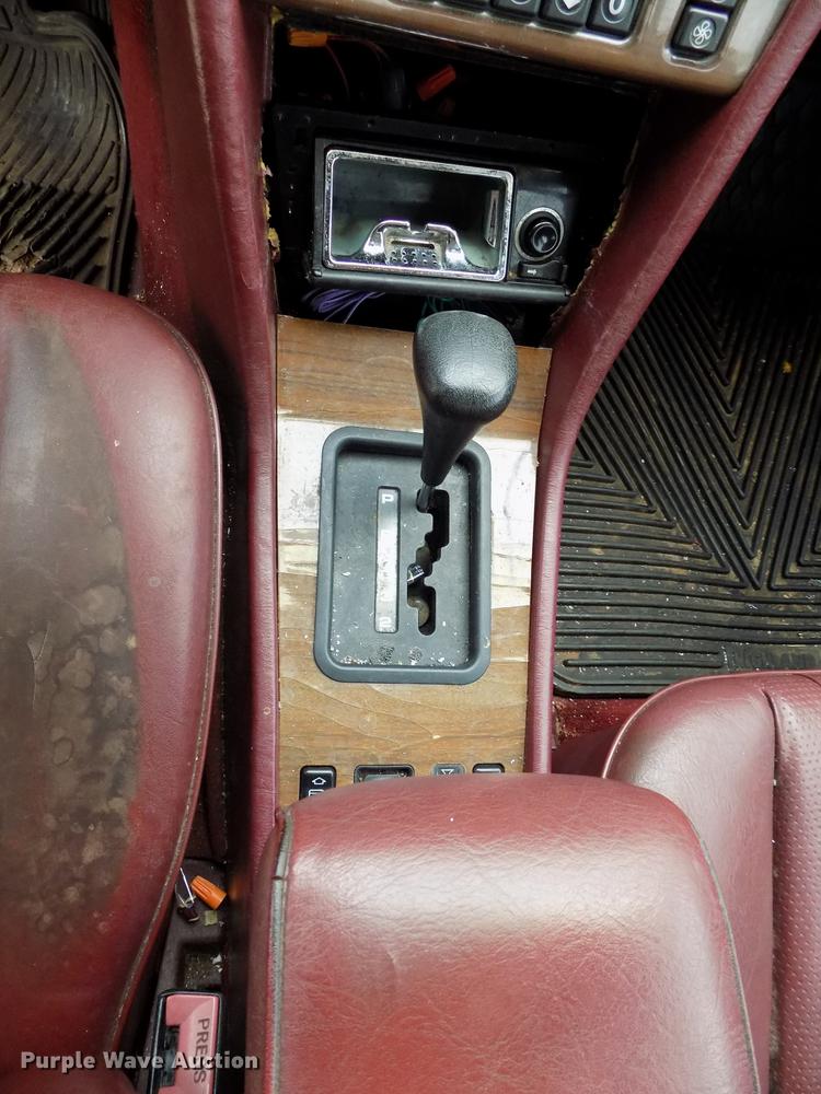 image for item DF4411 1989 Mercedes Benz 260E