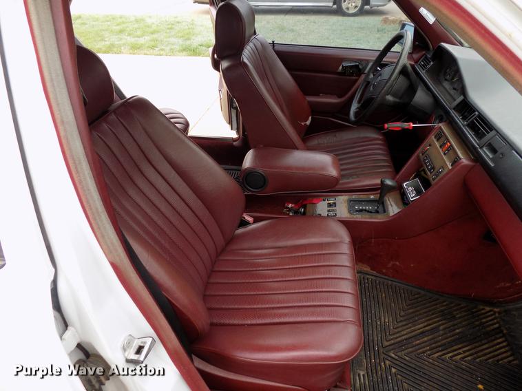 image for item DF4411 1989 Mercedes Benz 260E