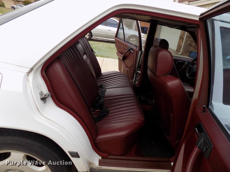 image for item DF4411 1989 Mercedes Benz 260E