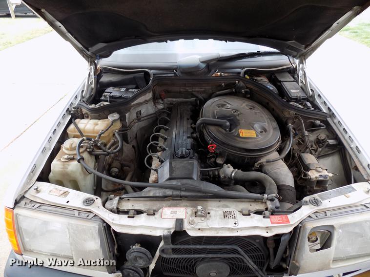 image for item DF4411 1989 Mercedes Benz 260E