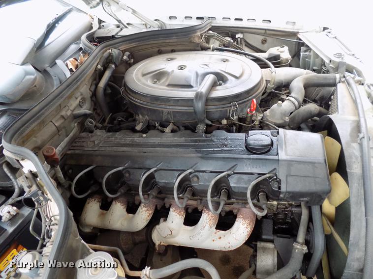 image for item DF4411 1989 Mercedes Benz 260E