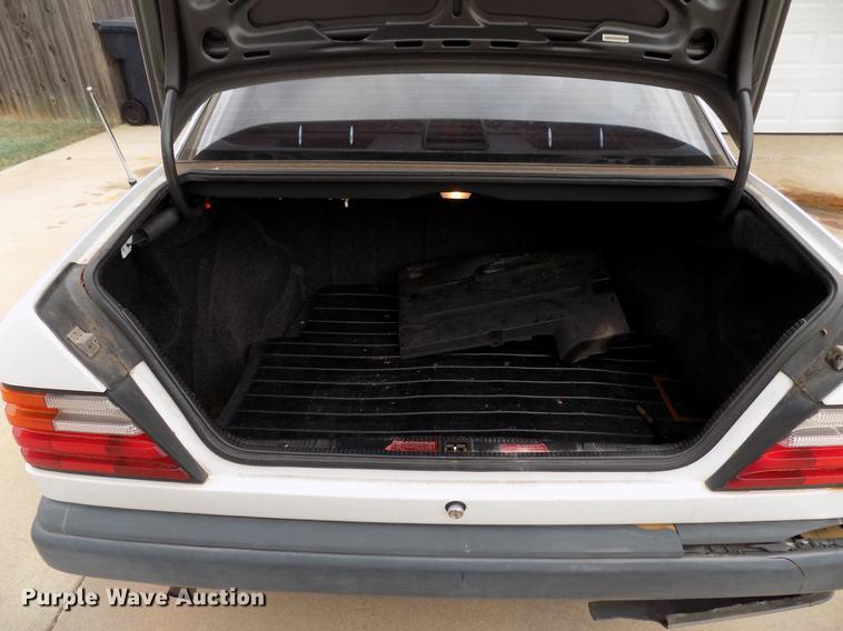 image for item DF4411 1989 Mercedes Benz 260E